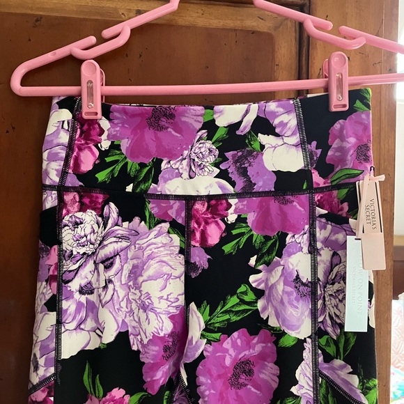 Victoria’s Secret yoga pants - Picture 2 of 6